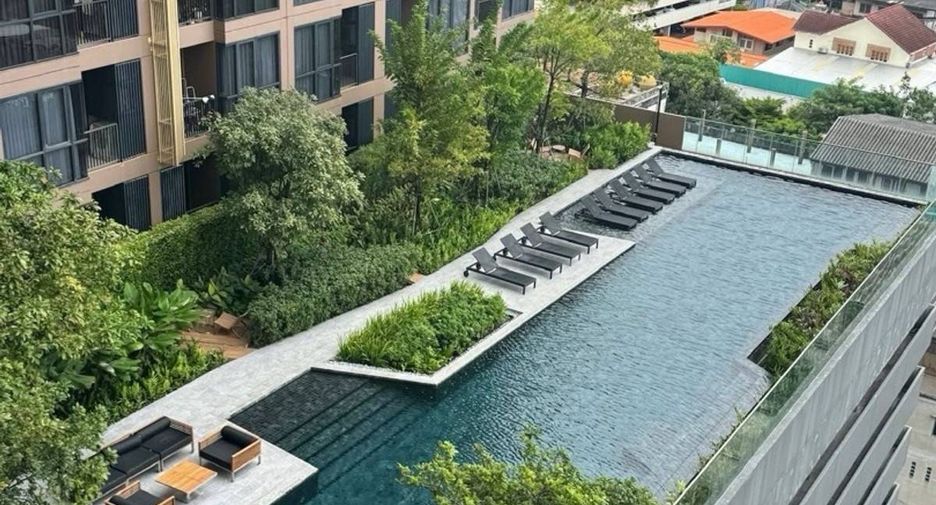 For sale 1 bed condo in Khlong Toei, Bangkok