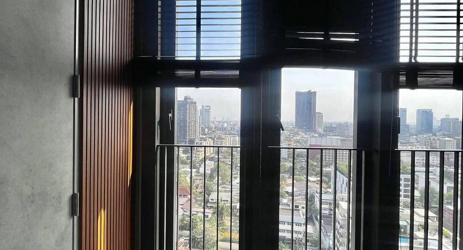 For sale 1 bed condo in Khlong Toei, Bangkok