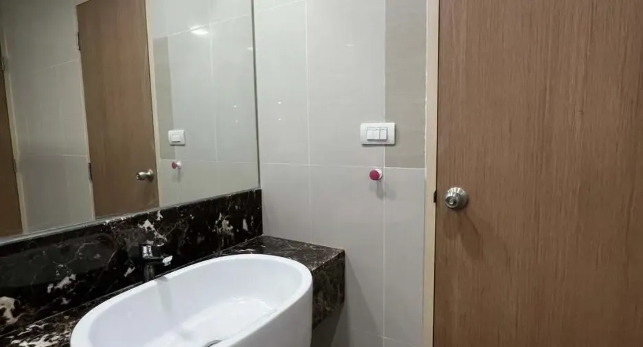 For sale 1 bed condo in Khlong Toei, Bangkok