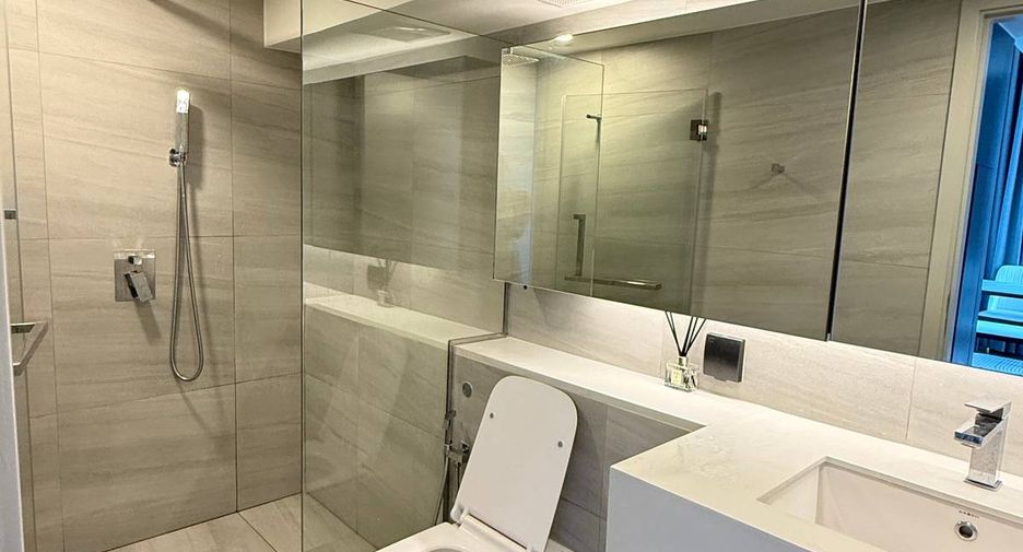 For rent 2 ベッドルーム condo in Bang Rak, Bangkok
