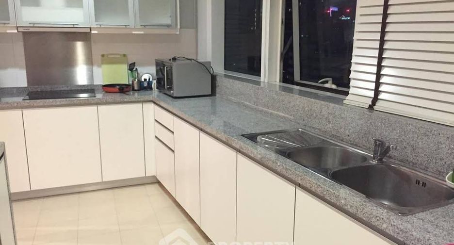 For rent 3 bedrooms condo in Khlong Toei, Bangkok