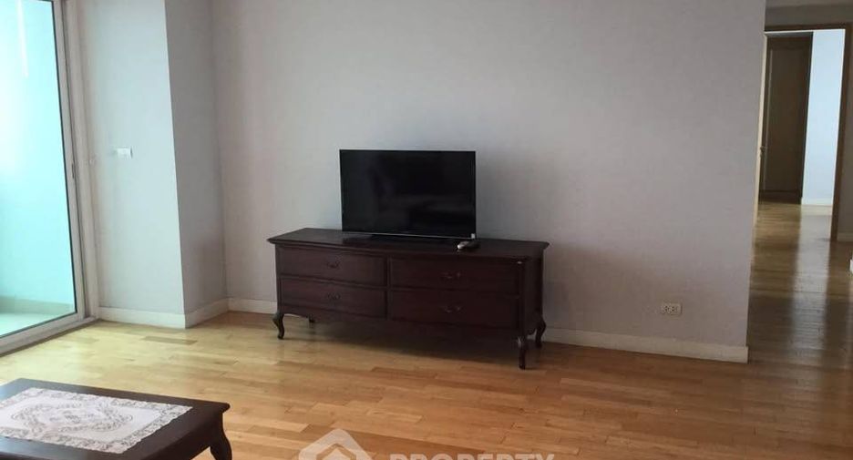 For rent 3 bedrooms condo in Khlong Toei, Bangkok