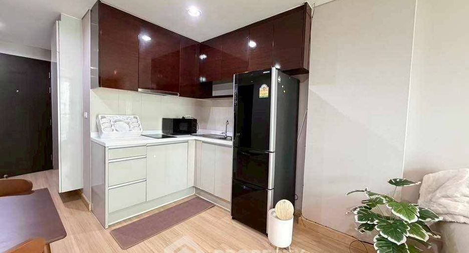 Wohnung zur Miete mit 2 Zimmer in Pathum Wan, Bangkok