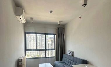 For rent 2 bedrooms condo in Huai Khwang, Bangkok