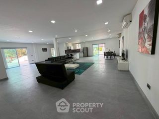 Villa en venta de 6 habitaciones en Bang Lamung, Chonburi