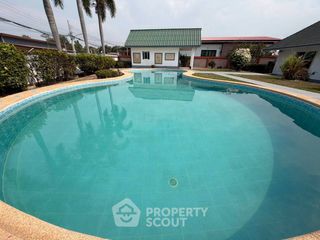 Villa en venta de 6 habitaciones en Bang Lamung, Chonburi
