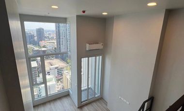 For sale 1 bed condo in Khlong Toei, Bangkok