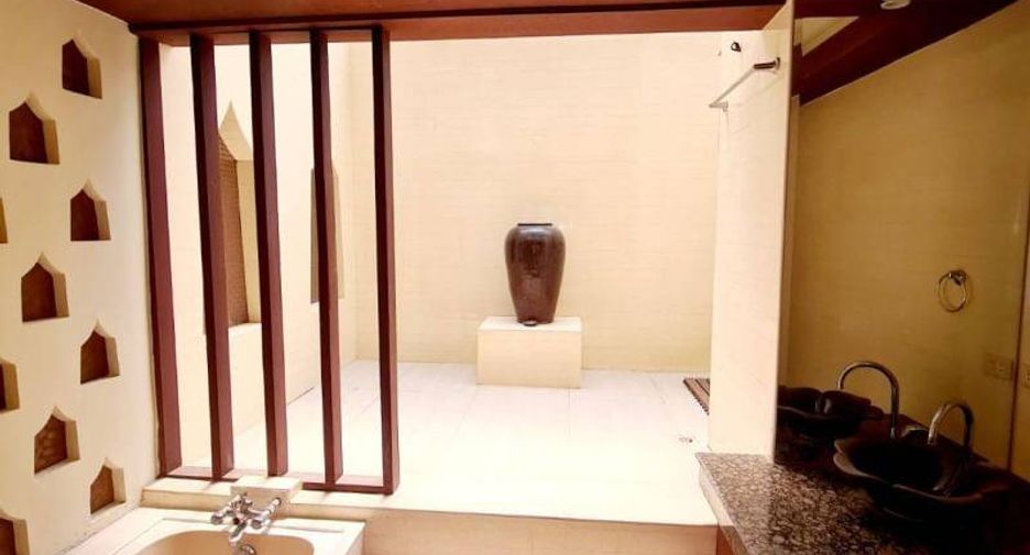 For sale 8 bedrooms townhouse in Pratumnak, Pattaya
