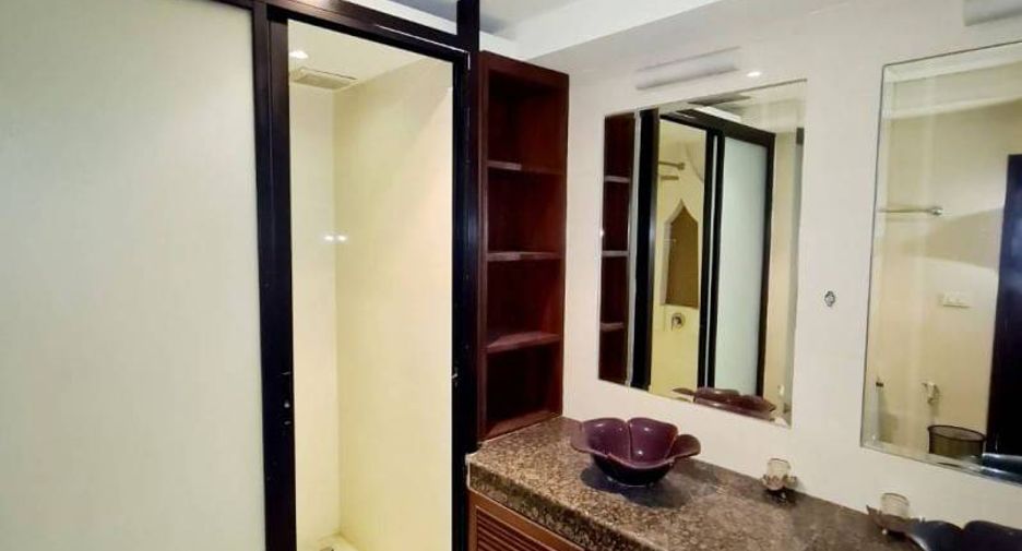 For sale 8 bedrooms townhouse in Pratumnak, Pattaya