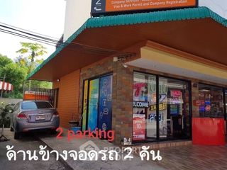 À vendre 4 chambres maison de ville à Bang Lamung, Chonburi