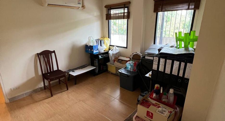 For sale 4 bedrooms townhouse in East Pattaya, Pattaya