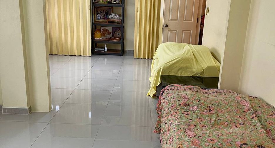 For sale 4 bedrooms townhouse in East Pattaya, Pattaya