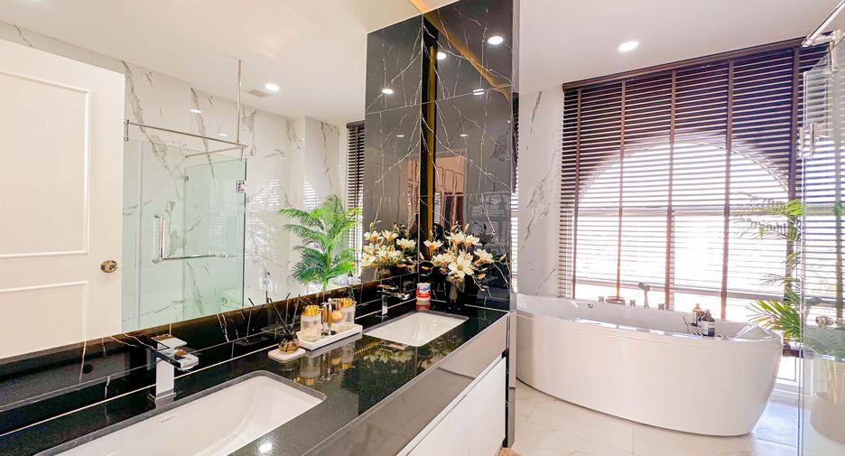 For sale 5 bedrooms condo in South Pattaya, Pattaya