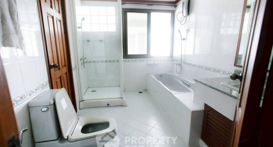 For sale 2 bedrooms condo in Khlong Toei, Bangkok
