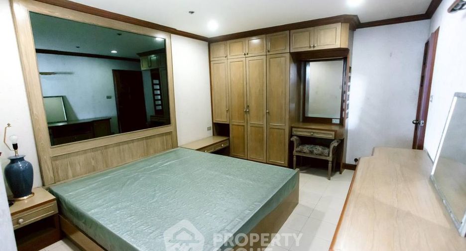 For sale 2 bedrooms condo in Khlong Toei, Bangkok