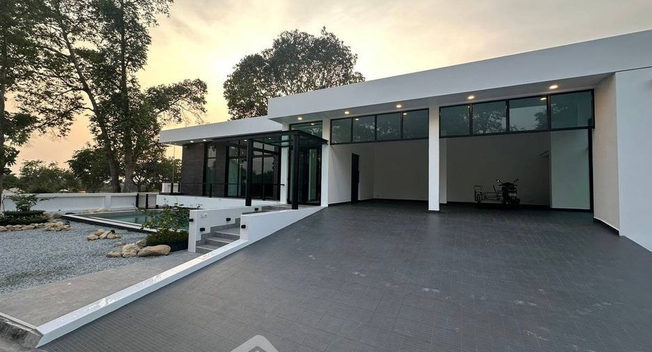 For sale 4 bedrooms house in Huay Yai, Pattaya