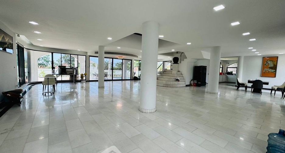For sale 8 bedrooms villa in Bang Lamung, Chonburi