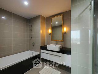 For sale 3 bedrooms condo in Huai Khwang, Bangkok