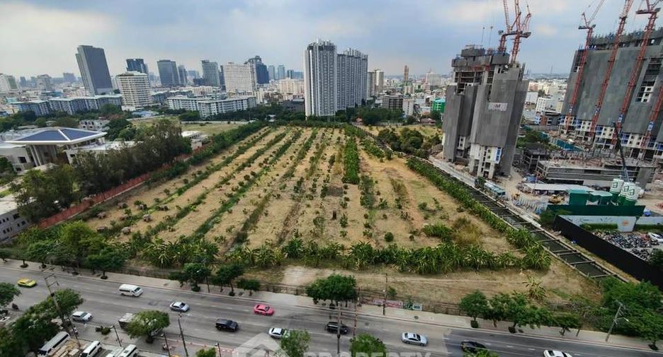 For sale 3 bedrooms condo in Huai Khwang, Bangkok