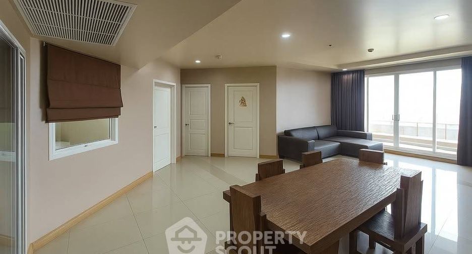 For sale 3 bedrooms condo in Huai Khwang, Bangkok