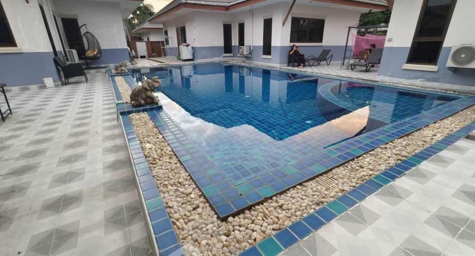For sale 10 bedrooms villa in Huay Yai, Pattaya