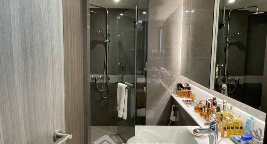 For sale 1 bed condo in Khlong Toei, Bangkok