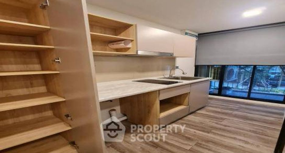 For sale 2 bedrooms condo in Wang Thonglang, Bangkok