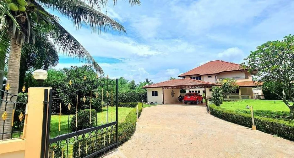 For sale 4 bedrooms villa in Bang Saray, Pattaya
