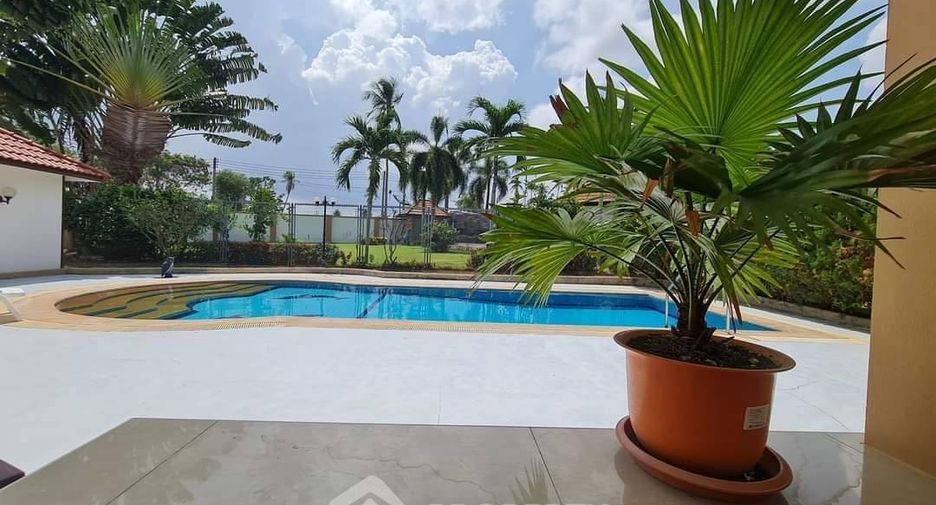 For sale 4 bedrooms villa in Bang Saray, Pattaya