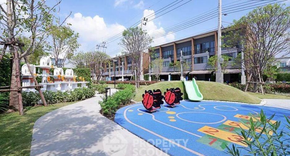 For sale 3 bedrooms townhouse in Prawet, Bangkok