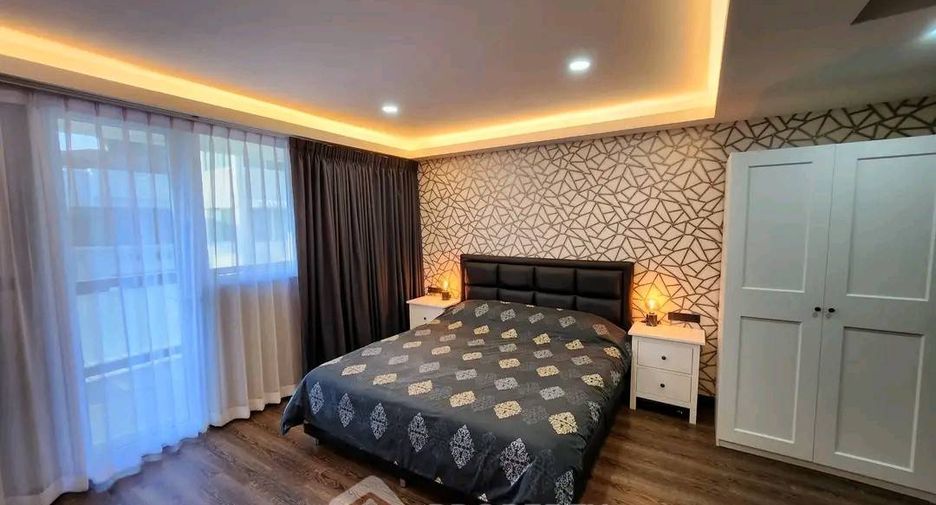 Casa adosada en venta de 3 habitaciones en Bang Lamung, Chonburi