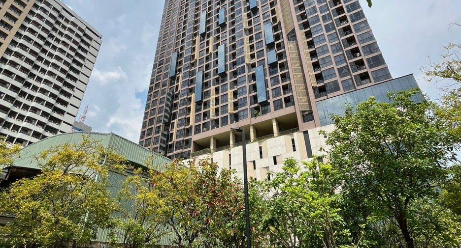 For sale 2 bedrooms condo in Khlong Toei, Bangkok