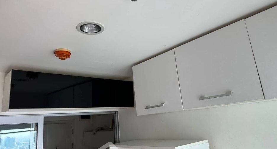 For sale 1 bed condo in Khlong Toei, Bangkok