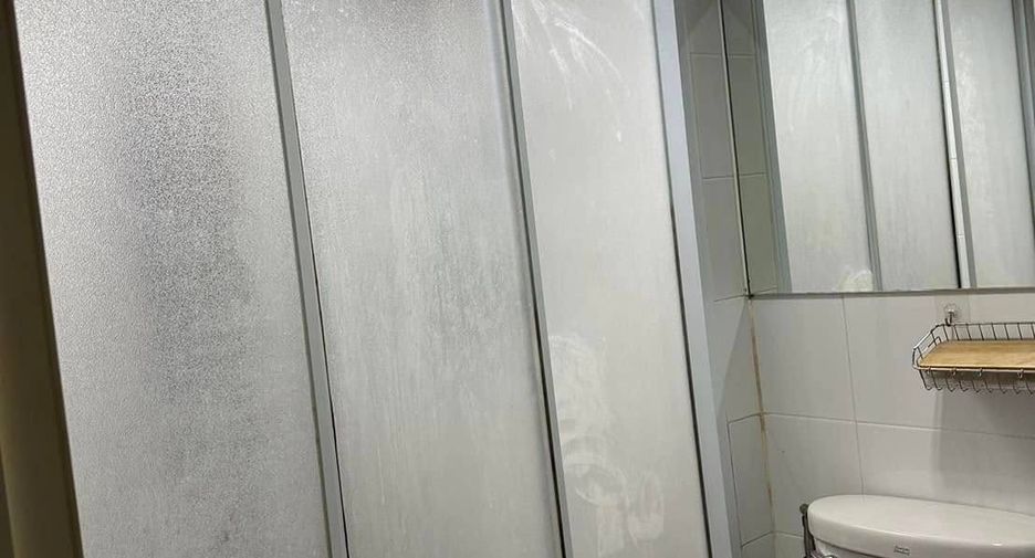 For sale 1 bed condo in Khlong Toei, Bangkok