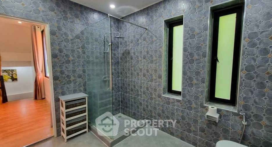 Casa adosada en venta de 2 habitaciones en Huay Yai, Pattaya