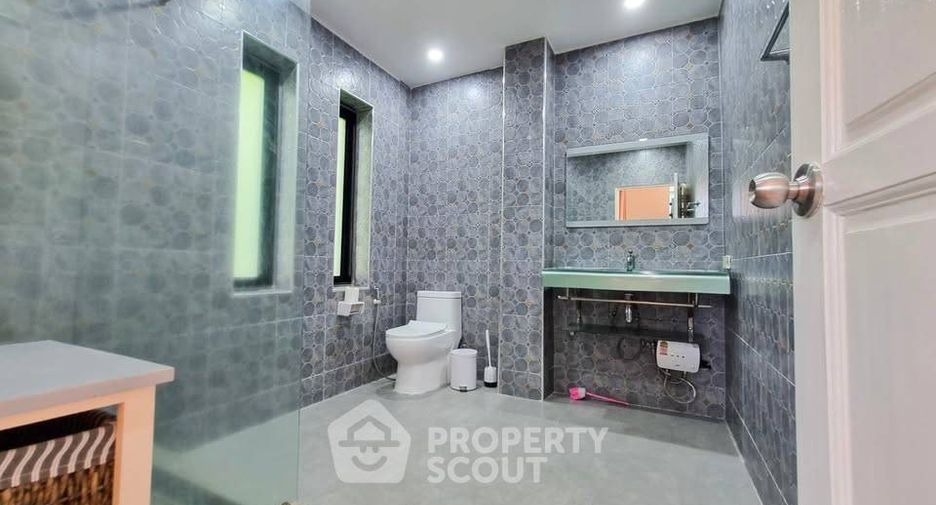 Casa adosada en venta de 2 habitaciones en Huay Yai, Pattaya