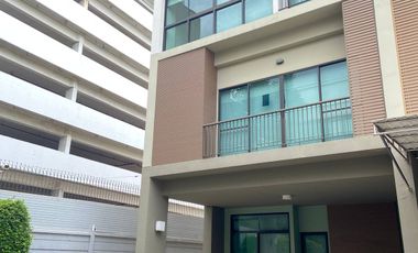 For sale 3 bedrooms townhouse in Bang Na, Bangkok