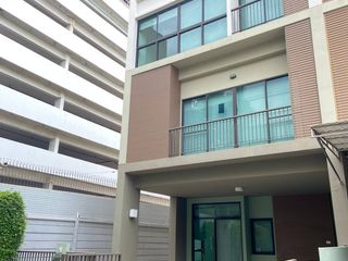 For sale 3 bedrooms townhouse in Bang Na, Bangkok