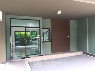 For sale 3 bedrooms townhouse in Bang Na, Bangkok