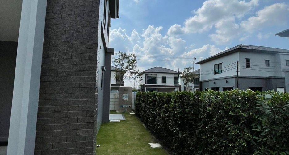 For sale 4 bedrooms house in Saphan Sung, Bangkok