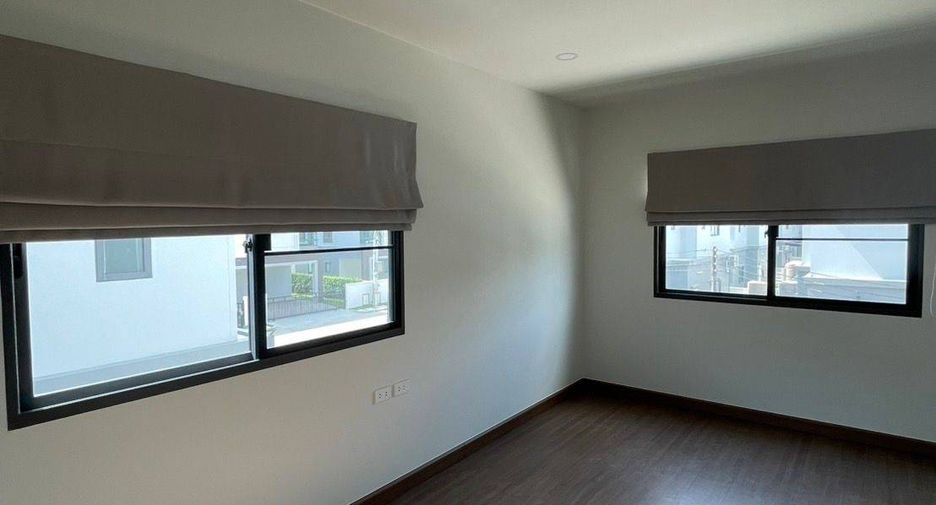 For sale 4 bedrooms house in Saphan Sung, Bangkok