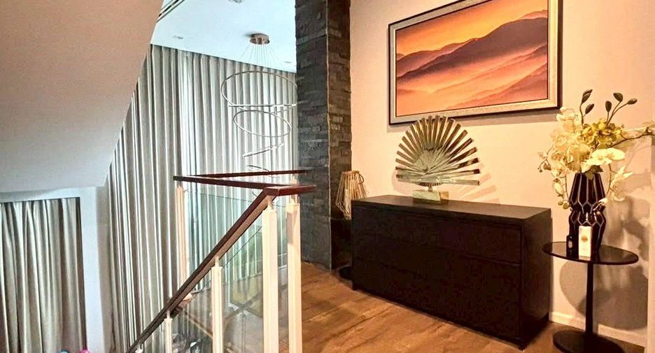 For sale 4 bedrooms house in Lat Phrao, Bangkok