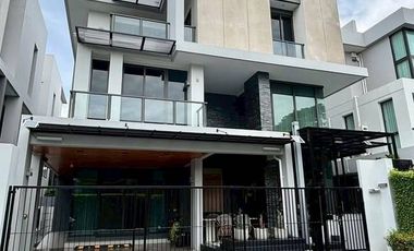 Casa en venta de 4 habitaciones en Lat Phrao, Bangkok