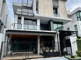 For sale 4 bedrooms house in Lat Phrao, Bangkok