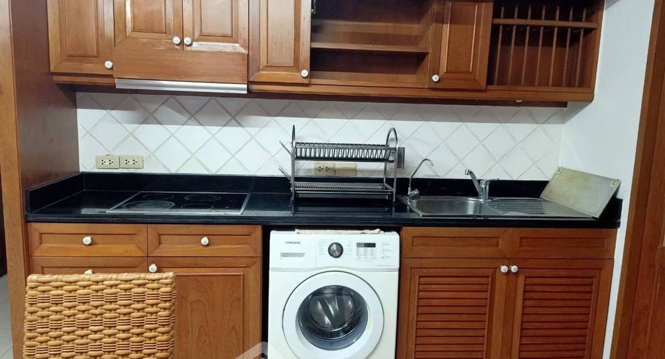 For sale 2 bedrooms condo in Wang Thonglang, Bangkok