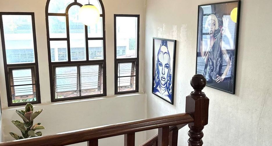 For sale 4 bedrooms house in Saphan Sung, Bangkok