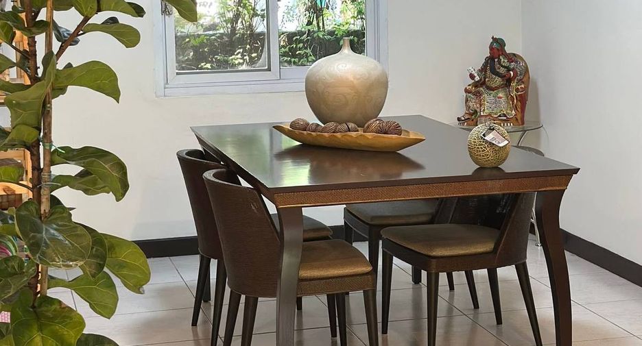 For sale 4 bedrooms house in Saphan Sung, Bangkok