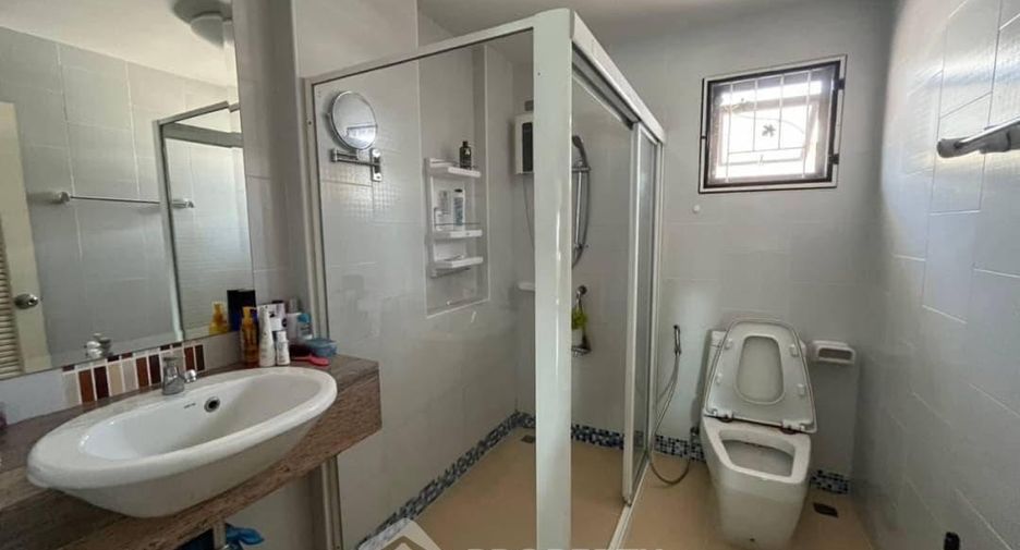 Haus zum Kauf mit 4 Zimmer in Bang Lamung, Chonburi