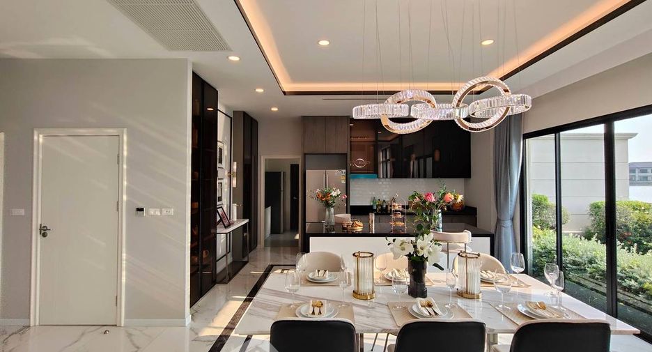 For sale 5 bedrooms townhouse in Mueang Samut Sakhon, Samut Sakhon