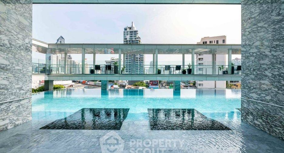 For sale 2 ベッドルーム condo in Khlong Toei, Bangkok
